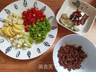 双椒爆兔丁的做法步骤:2