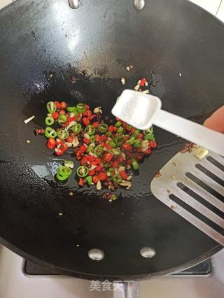 双椒爆兔丁的做法步骤:11