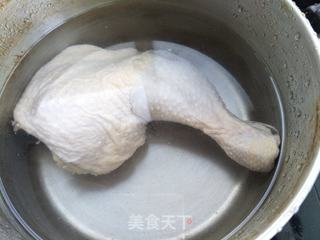 柠檬小米辣凉拌鸡腿的做法步骤:2