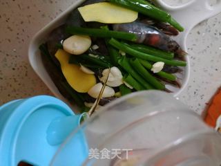 水煮虾的做法步骤:2