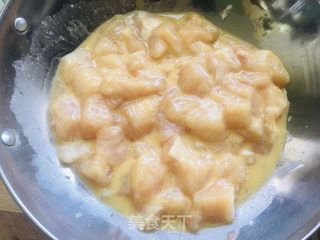 玉米青豆滑鸡丁的做法步骤：2