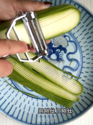 凉拌西葫芦的做法步骤:3