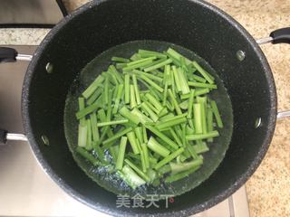 家常小炒肉的做法步骤：2