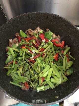 家常小炒肉的做法步骤：6