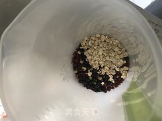 黑红豆燕麦米糊的做法步骤：2