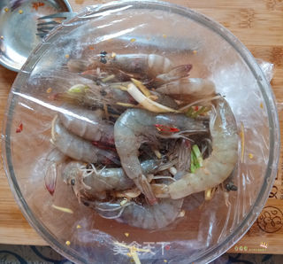 锡纸烤大虾 蒜香青虾 烤箱虾子 烤箱菜的做法步骤:4