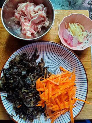 鱼香肉丝简易版的做法步骤:2