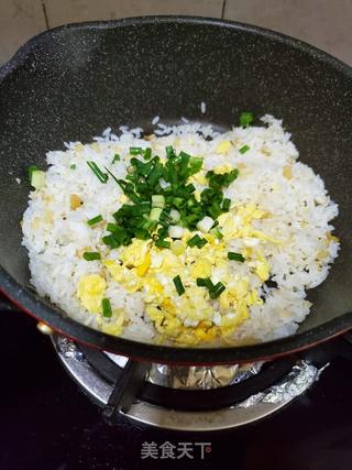 瑶柱蛋炒饭的做法步骤:7