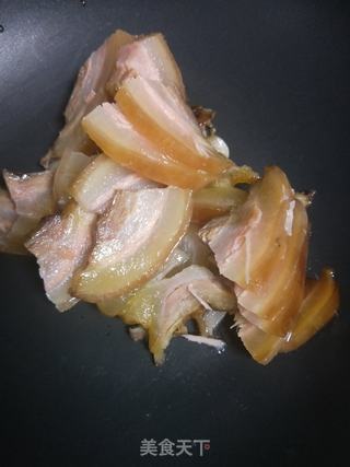 蒜薹炒腊肉的做法步骤:3