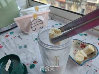 香蕉奶昔的做法步骤:4