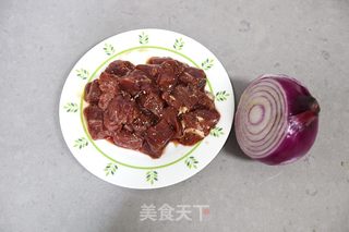 洋葱黑椒牛肉粒的做法步骤：1