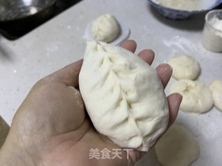 萝卜丝油渣鲜肉包的做法步骤：11