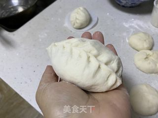 萝卜丝油渣鲜肉包的做法步骤：12