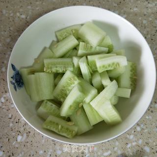 黄瓜拌腐竹的做法步骤:3