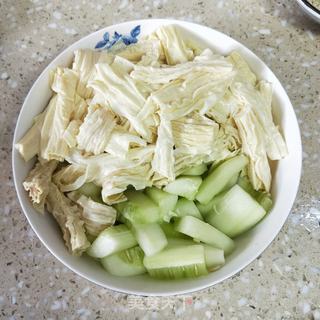 黄瓜拌腐竹的做法步骤:8