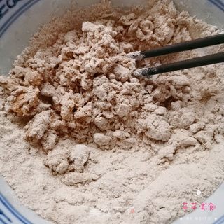 黑全麦韭菜鸡蛋蒸饺的做法步骤:3
