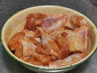 脆皮炸鸡翅的做法步骤:2