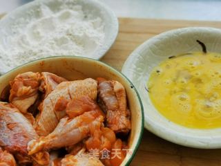 脆皮炸鸡翅的做法步骤:3