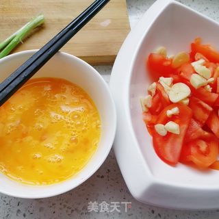 西红柿炒鸡蛋的做法步骤：2