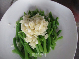 炝拌苋菜梗的做法步骤:3