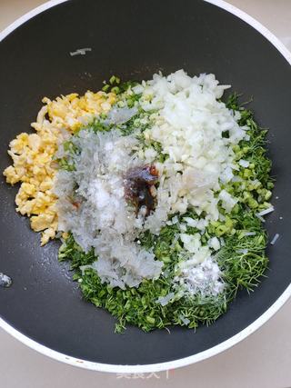 茴香粉条素馅饺子的做法步骤:7