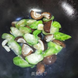 #丝瓜炒蘑菇的做法图解6