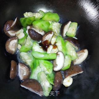 #丝瓜炒蘑菇的做法图解7