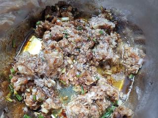 豆角猪肉包子 的做法步骤：6