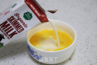 牛奶蒸蛋的做法步骤:3