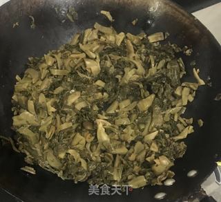 酸菜炒金竹笋的做法步骤：3