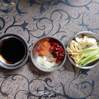 香辣秘烧鸡胸肉的做法步骤:2