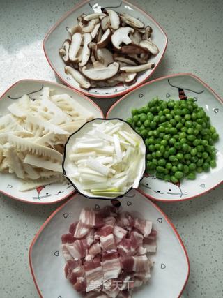 豆菇五花炒春笋的做法步骤:5
