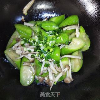 蟹王菇炒丝瓜的做法步骤：9