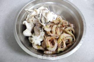 海鲜春笋盖浇饭的做法步骤：1
