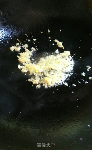 大红椒碎炒空心菜碎的做法步骤：2
