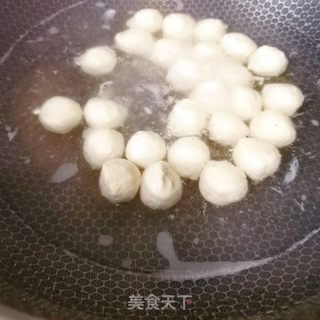 鸡肉丸子生菜汤的做法步骤：2