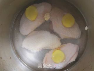 蘑菇焗鸡翅的做法步骤:2
