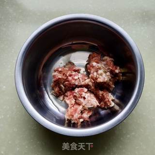 丝瓜肉丸汤的做法步骤：1