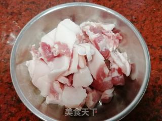 酸菜猪肉炖粉条的做法步骤:2
