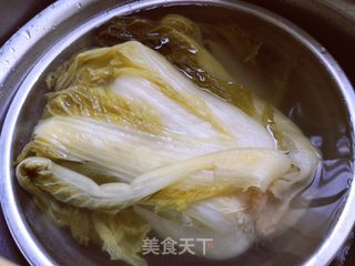 酸菜水饺的做法步骤：1