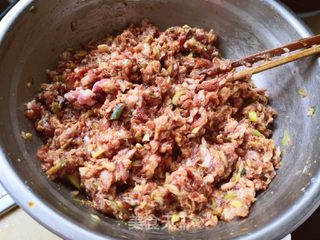 酸菜水饺的做法步骤:2