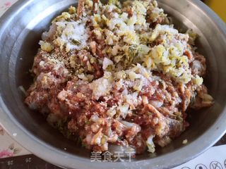 酸菜水饺的做法步骤:4