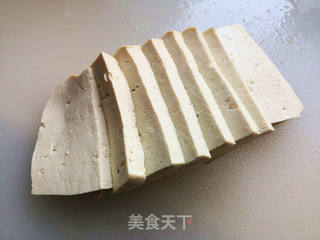 黄鱼炖豆腐的做法步骤:2
