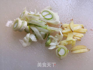 黄鱼炖豆腐的做法步骤:3