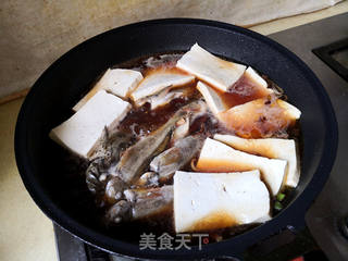 黄鱼炖豆腐的做法步骤:7