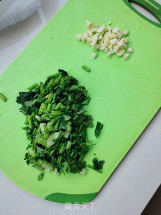 绿豆芽拌荞麦面的做法步骤:2