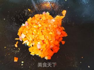 鱿鱼须炒饭的做法步骤:5