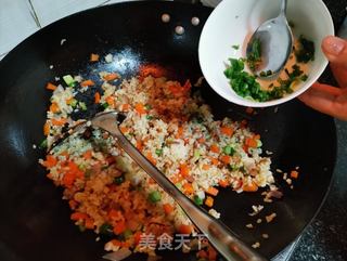 鱿鱼须炒饭的做法步骤:11