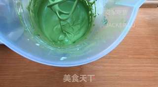仿400次抹茶奶茶,简单快手,醇厚奶香配上抹茶清香,一口下去非常惬意。的做法步骤:3