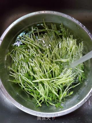 上汤豌豆苗的做法步骤:2